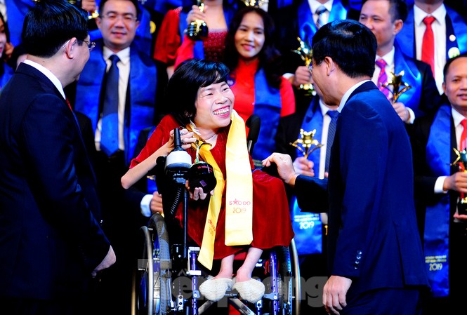 Bất ngờ xuất hiện doanh nhân trẻ Sao Đỏ thứ 11 Bất ngờ xuất hiện doanh nhân trẻ Sao Đỏ thứ 11