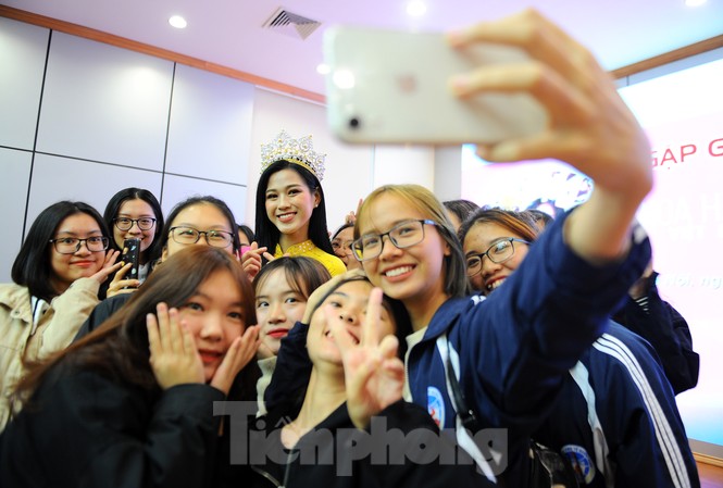 Hoa hậu Việt Nam 2020 Đỗ Thị Hà và lời hứa 'mời cả lớp đi du thuyền' Hoa hậu Việt Nam 2020 Đỗ Thị Hà và lời hứa 'mời cả lớp đi du thuyền'