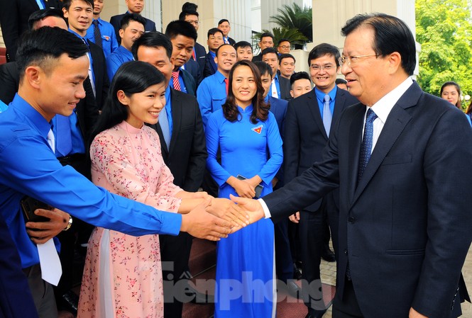 Phó Thủ tướng gặp gỡ 56 thanh niên nông thôn tiêu biểu Phó Thủ tướng Chính phủ Trịnh Đình Dũng gặp gỡ 56 thanh niên nông thôn tiêu biểu