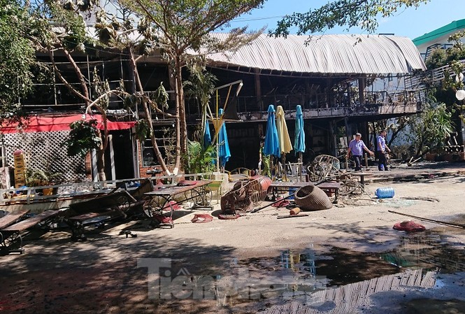 Cận cảnh nhà hàng bị lửa thiêu rụi trong đêm ở Đắk Lắk Cơ quan chức năng tỉnh Đắk Lắk khám nghiệm hiện trường