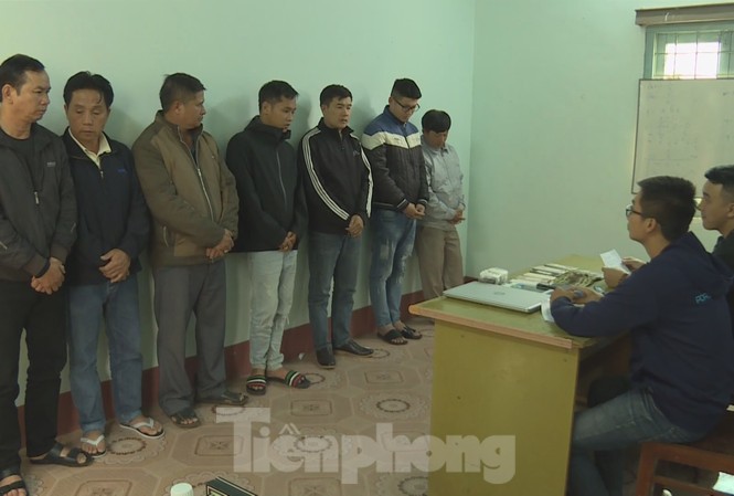 Khởi tố 7 đối tượng trong đường dây đánh bạc qua mạng hơn 15 tỷ đồng Nhóm đối tượng khi bị bắt giữ