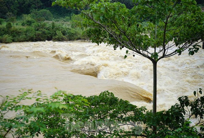Xả lũ gây thiệt hại hàng lớn, trách nhiệm của thủy điện Buôn Kuốp ở đâu? Thủy điện Buôn Kuốp xả lũ
