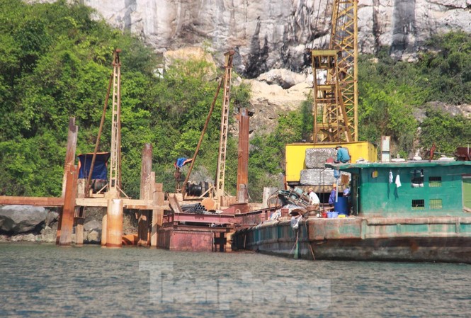 Tận thấy vùng lõi di sản vịnh Hạ Long bị bê tông hóa Tận thấy vùng lõi di sản vịnh Hạ Long bị bê tông hóa