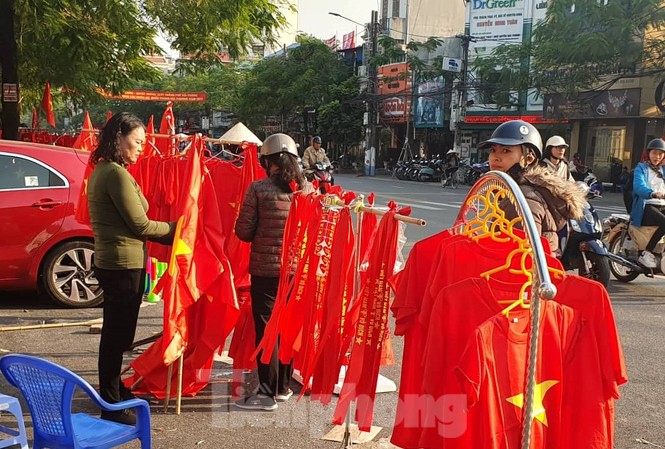 Hải Phòng rực đỏ cờ hoa trước trận chung kết Hải Phòng rực đỏ cờ hoa trước trận chung kết