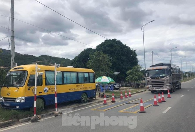 Khánh Hoà: Xe quá tải 'lộng hành', thanh tra giao thông không phát hiện vi phạm? Khánh Hoà: Xe quá tải 'lộng hành', thanh tra giao thông không phát hiện vi phạm?