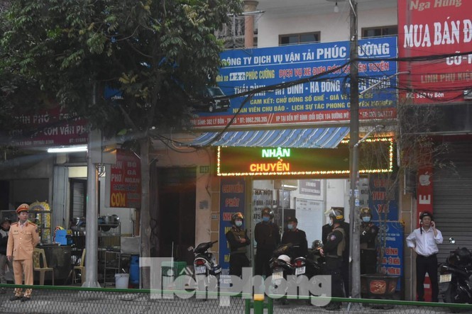 Công an Thái Bình bắt giữ giám đốc 'bảo kê, thu phí' Công an khám xét trụ sở Công ty Phúc Cường tại TP Thái Bình do Nguyễn Văn Cường làm giám đốc