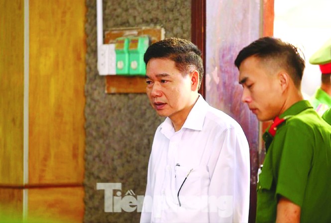 100 đảng viên tại Sơn La liên quan gian lận điểm thi Bị can Trần Xuân Yến - nguyên Phó GĐ Sở GD&ĐT Sơn La là người duy nhất kêu oan trong phiên tòa vừa qua