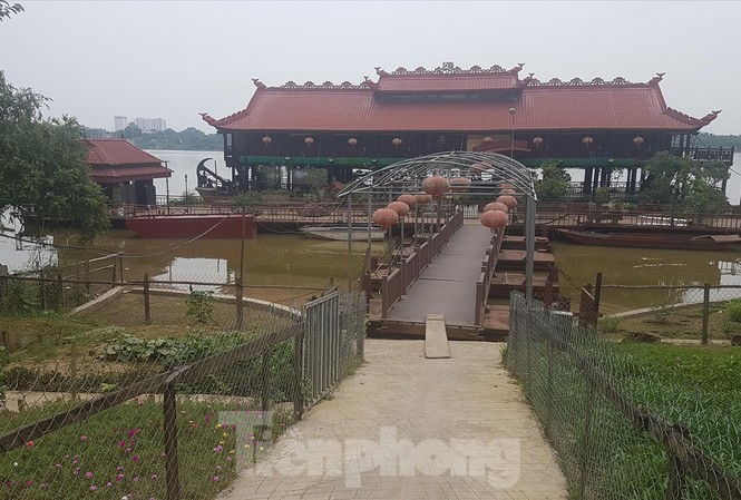 'Biệt phủ', nhà hàng mọc trái phép trên sông Hồng “Biệt phủ” thuộc sở hữu của Cty cổ phần Phụ tùng Hoàng Kim