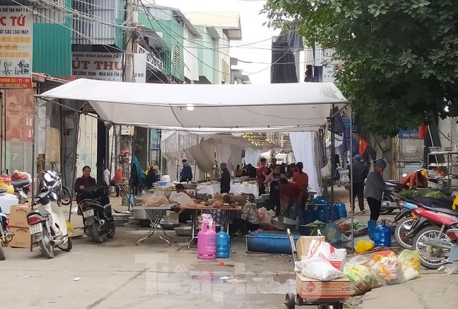 Gần Tết, Hà Nội nở rộ dựng rạp đám cưới giữa lòng đường Gần Tết, Hà Nội nở rộ dựng rạp đám cưới giữa lòng đường