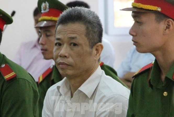 Cựu Bí thư thị xã Bến Cát lại hầu toà vì liên quan đến sai phạm đất đai Cựu Bí thư thị xã Bến Cát lại hầu toà vì liên quan đến sai phạm đất đai