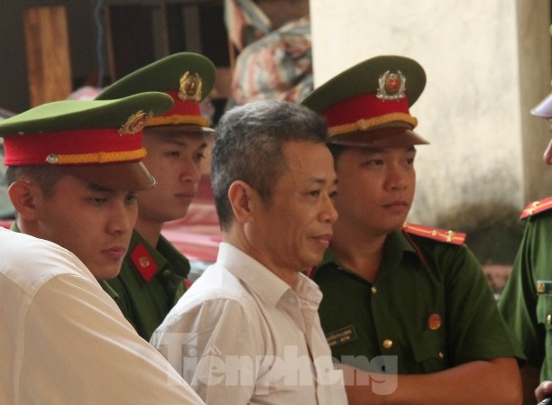 Trả hồ sơ điều tra lại vụ cựu Bí thư TX Bến Cát vi phạm đất đai Trả hồ sơ điều tra lại vụ cựu Bí thư TX Bến Cát vi phạm đất đai