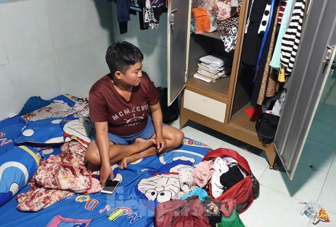Nữ công nhân ôm mặt khóc khi trộm lấy sạch tài sản dành dụm cả năm Nữ công nhân ôm mặt khóc khi trộm lấy sạch tài sản dành dụm cả năm