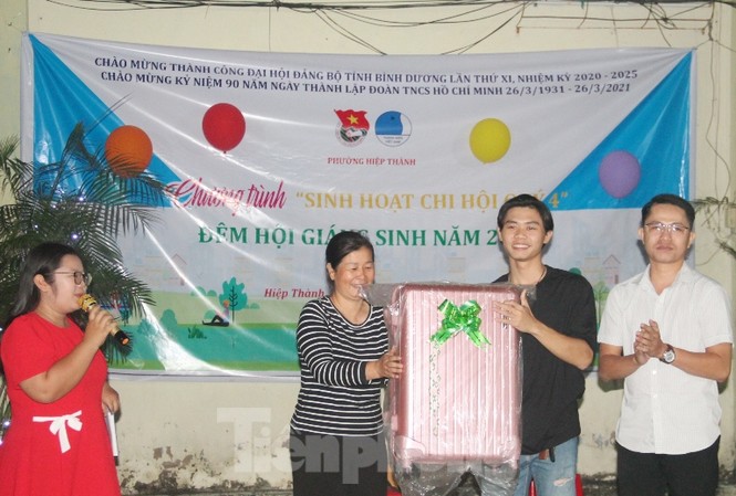 Giáng sinh ấm áp với thanh niên công nhân và sinh viên Bình Dương Giáng sinh ấm áp với thanh niên công nhân và sinh viên Bình Dương