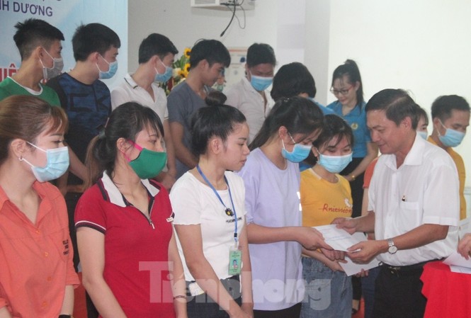 Bình Dương thưởng Tết Nguyên đán cao nhất gần 500 triệu đồng Bình Dương thưởng Tết Nguyên đán cao nhất gần 500 triệu đồng