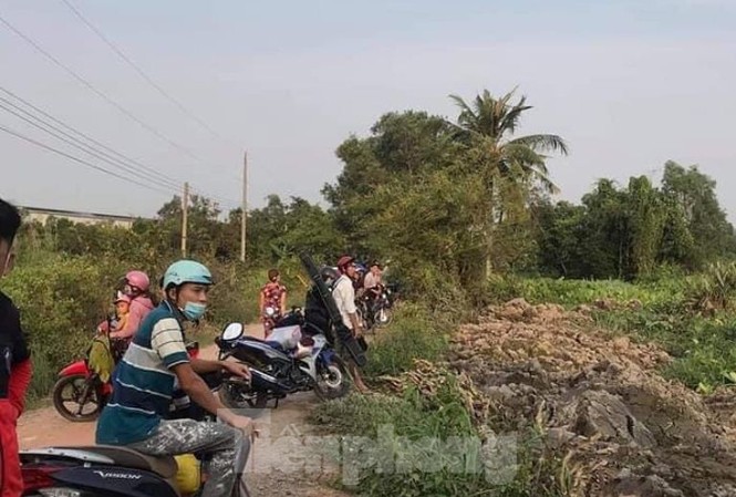 Phát hiện thi thể nữ giới buộc vào can nhựa trôi trên sông Phát hiện thi thể nữ giới buộc vào can nhựa trôi trên sông