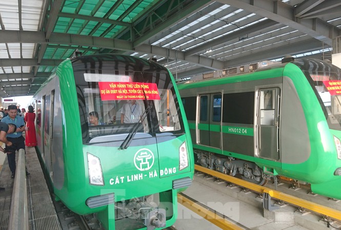 Bộ Giao thông 'nhận lỗi' việc đường sắt Cát Linh - Hà Đông liên tục vỡ tiến độ Tuyên đường sắt đô thị đầu tiên của Việt Nam tiếp tục kéo dài, chưa hẹn ngày vận hành.