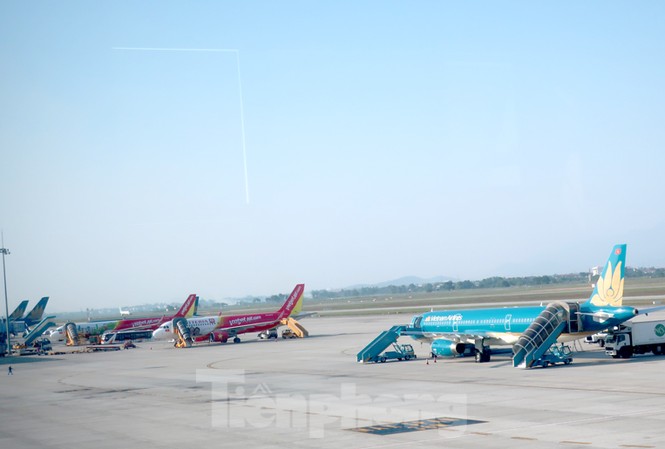 Hà Nội chìm trong ô nhiễm, nhiều chuyến bay không thể hạ cánh Nhiều chuyến bay trong ngày 21/1 không thể hạ cánh xuống sân bay Nội Bài (Hà Nội) do không khí ô nhiễm, giảm tầm nhìn.