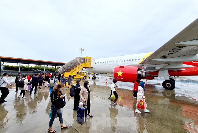 Cao điểm Tết Nguyên đán có 1.200 chuyến bay mỗi ngày Ngay cao điểm nhất dịp Tết Nguyên đán Tân Sửu sẽ có hơn 1.200 chuyến bay được các hãng khai thác.