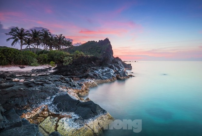 Lý Sơn gắn mã QR cho hàng loạt điểm danh lam, thắng cảnh 28 điểm danh lam, thắng cảnh trên huyện đảo Lý Sơn, Quảng Ngãi sẽ được gắn mã QR. Ảnh: Bùi Thanh Trung.