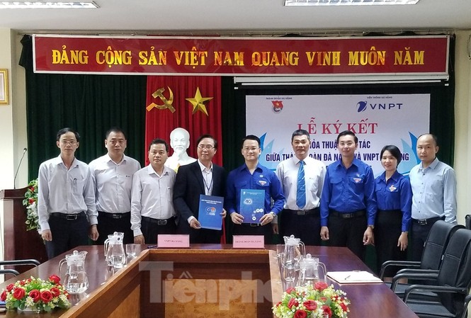 Hợp tác số hóa quản lý Đoàn viên và công tác Đoàn Thành Đoàn Đà Nẵng sẽ hợp tác với VNPT để triển khai đồng bộ hệ thống CNTT từ cấp thành phố đến cấp cơ sở, nhằm “số hóa” hoạt động quản lý đoàn viên cũng như các hoạt động của công tác Đoàn và phong trào thanh niên thành phố