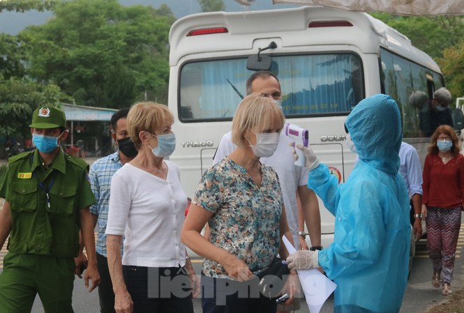 Đà Nẵng cách ly có thu phí người đến từ Hà Nội và TPHCM Đà Nẵng đang giám sát, theo dõi kỹ người ra vào TP để phòng chống lây lan COVID-19. Ảnh: Nguyễn Thành