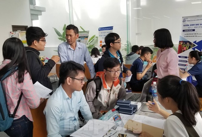 Trường ĐH Khoa học Tự nhiên TPHCM công bố 697 thí sinh trúng tuyển thẳng Thí sinh nghe tư vấn ở trường ĐH Khoa học Tự nhiên