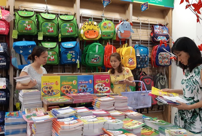 Sở GD&ĐT phải giải trình vụ nhận tiền làm sách của NXB Việt Nam Phụ huynh đang đứng trước "ma trận" SGK