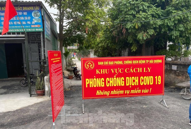 Khởi tố vụ án liên quan chùm ca bệnh phức tạp ở Hải Dương Ảnh: Một khu vực phong tỏa tại TP Hải Dương