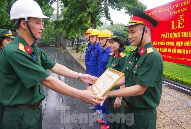 Phát động thi đua 'Viết tiếp chiến công, hiệp đồng quyết thắng' Lãnh đạo Đoàn 595 trao thưởng cho các tập thể, cá nhân tiêu biểu tai lễ phát động thi đua