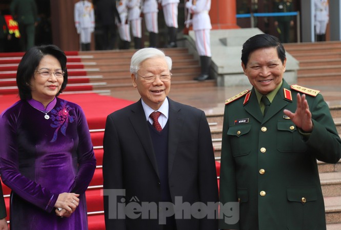 Tổng Bí thư, Chủ tịch nước chỉ đạo Hội nghị Quân chính toàn quân Tổng Bí thư, Chủ tịch nước Nguyễn Phú Trọng, Phó Chủ tịch nước Đặng Thị Ngọc Thịnh và Bộ trưởng Quốc phòng Ngô Xuân Lịch trước giờ vào hội nghị