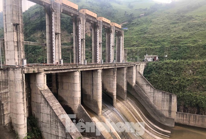 Thủy điện trăm tỷ, nghìn tỷ không phép: Chính quyền Lào Cai buông lỏng quản lý Thủy điện Tà Thàng - Vietracimex trị giá gần 3.000 tỷ xây dựng không phép ở Lào Cai.