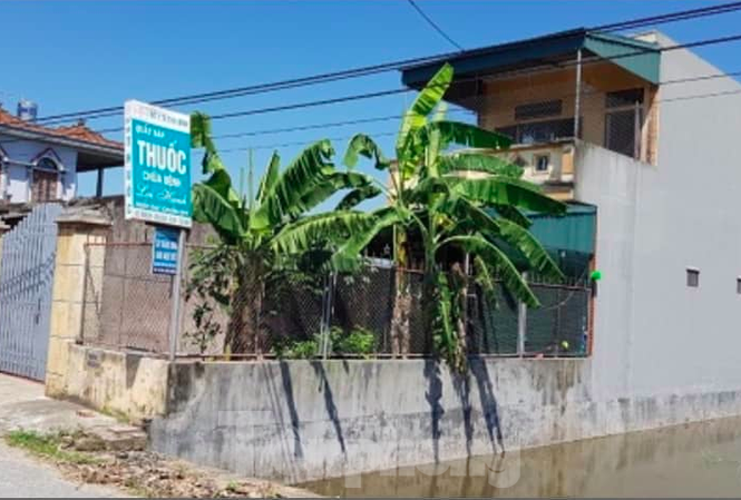 Thày lang vườn tại Thái Bình giả trị bệnh để dâm ô cháu bé 15 tuổi Quầy thuốc kiêm nhà riêng của Phan Văn Lợi, nơi xảy ra vụ dâm ô trẻ em - Ảnh: Hoàng Long