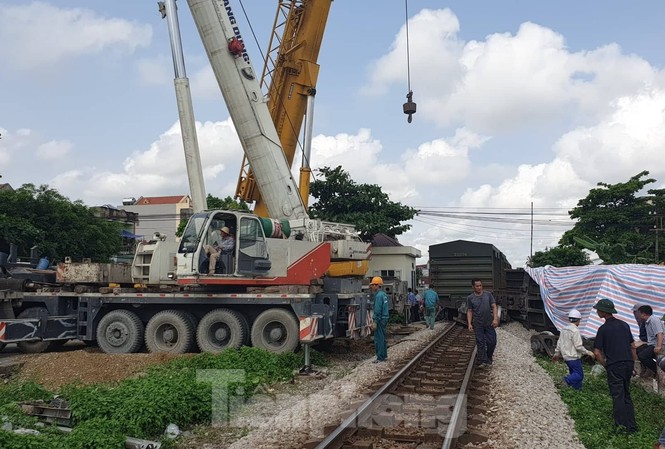 Công nhân đường sắt tử vong vì tai nạn đường sắt Trước đó, cũng tại khu gian Nam Định- Đặng Xá đã xảy ra vụ tai nạn lật tàu gây thiệt hại hàng tỷ đồng - Ảnh: Hoàng Long