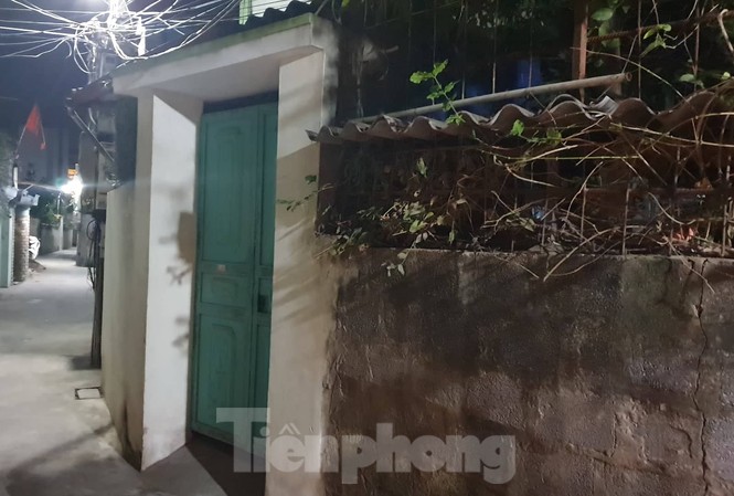 Điều tra nghi án chồng đâm vợ nguy kịch rồi bỏ trốn Ngôi nhà xảy ra vụ việc tại xóm Trại, xã Lộc An, thành phố Nam Định - Ảnh: Hoàng Long
