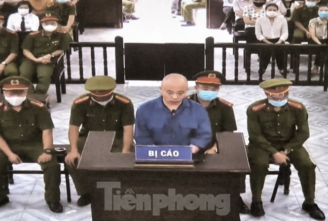 An ninh siết chặt tại phiên xử giang hồ Đường 'Nhuệ' Sáng 18/8, TAND thành phố Thái Bình bắt đầu xét xử Đường "Nhuệ" - Ảnh: Hoàng Long