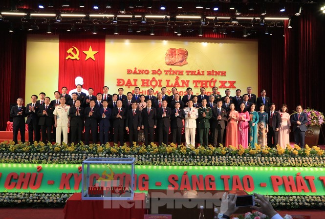 Thái Bình điều động, bổ nhiệm 4 thường vụ Tỉnh uỷ giữ chức danh mới Bộ Chính trị chuấn y danh sách Ban Chấp hành, Ban Thường vụ và Bí thư, Phó Bí thư Tỉnh uỷ Thái Bình khoá XX - Ảnh: Hoàng Long