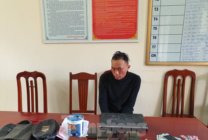 Mượn danh 'cô đồng', đi từ Nghệ An ra Hà Nội gây ra hơn 30 vụ trộm Tên trộm Trần Ngọc Xiêm có thành tịch gây ra hơn 30 vụ trộm từ Nghệ An ra Hà Nội - Ảnh: Hoàng Long