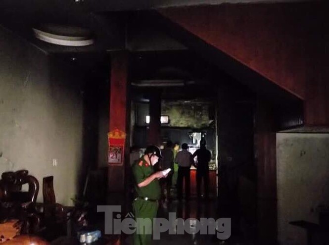 Cháy nhà cứu sống ông già 60 tuổi trong gang tấc - ảnh 1