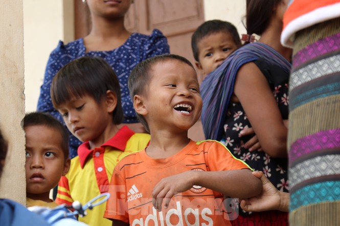 Sách vở bị lũ cuốn trôi, học sinh rốn lũ Quảng Bình thiếu thốn đợi ngày đến trường - ảnh 10