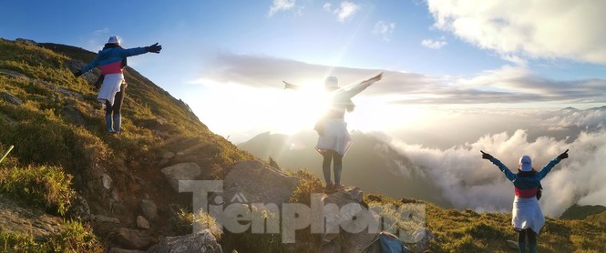 Lên đỉnh 'Thiên đường săn mây, bắt gió' Tà Chì Nhù - ảnh 1