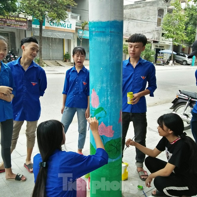 Hàng trăm cột điện ‘nở hoa’ ở xứ Thanh - ảnh 1