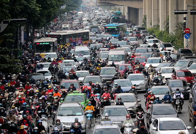 Rét đầu đông, dân Hà Nội kín mít đi làm, Hồ Tây vắng bóng người qua lại - ảnh 9