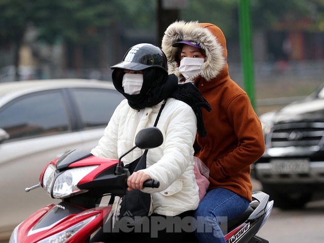 Rét đầu đông, dân Hà Nội kín mít đi làm, Hồ Tây vắng bóng người qua lại - ảnh 8