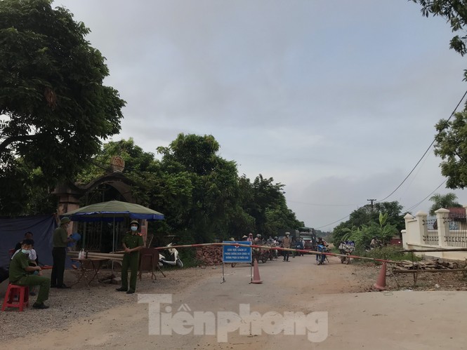 Người dân trong ổ dịch COVID – 19 ở Bắc Giang 'vỡ òa' khi dỡ phong tỏa - ảnh 2
