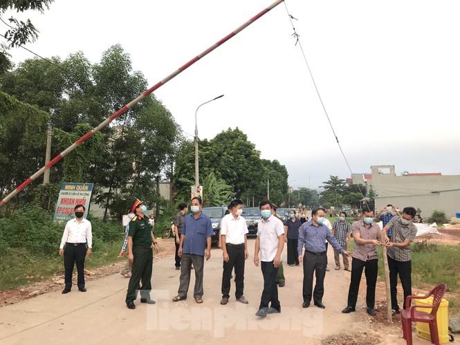 Người dân trong ổ dịch COVID – 19 ở Bắc Giang 'vỡ òa' khi dỡ phong tỏa - ảnh 4