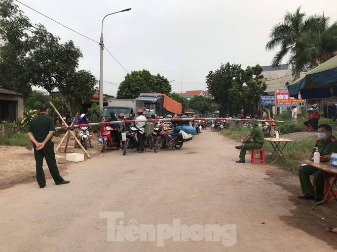 Người dân trong ổ dịch COVID – 19 ở Bắc Giang 'vỡ òa' khi dỡ phong tỏa - ảnh 1