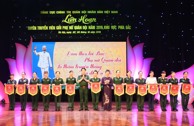 ‘Bóng hồng’ Quân đội thi tài Tuyên truyền viên giỏi - ảnh 1
