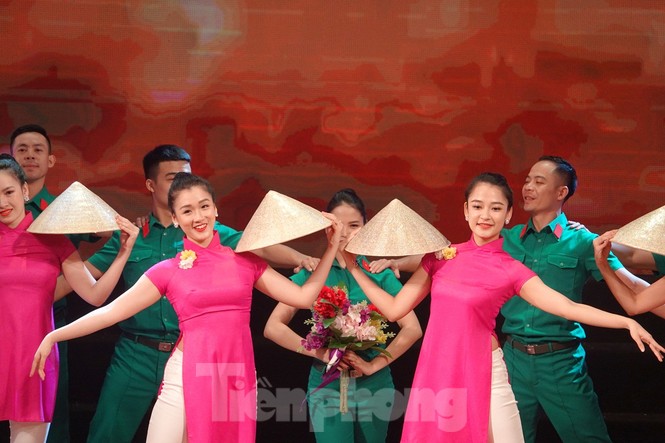 ‘Bóng hồng’ Quân đội thi tài Tuyên truyền viên giỏi - ảnh 9