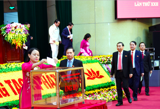 Đại hội đảng bộ TP Đà Nẵng, đại biểu quyên góp được hơn 140 triệu ủng hộ dân vùng bão lụt - ảnh 6