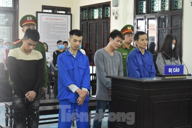 Thuê côn đồ đánh thuộc cấp cũ của chồng, vợ nguyên chủ tịch phường lĩnh 12 tháng tù - ảnh 1
